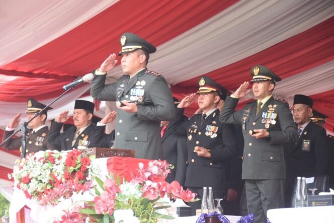 Dandim 1002/HST Jadi Inspektur Upacara Penurunan Bendera HUT RI