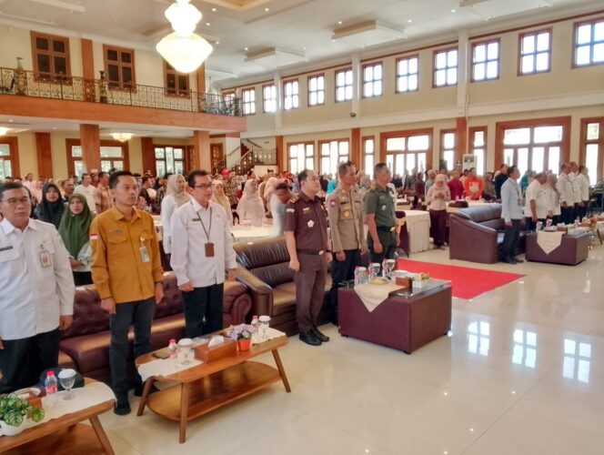 Ngobras Bersama Petani, Kasdim 0820 Probolinggo Bahas Inovasi Pertanian