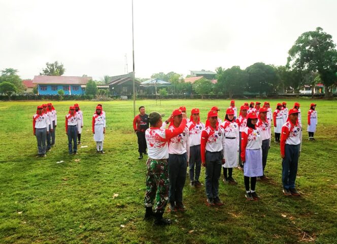 
Latih Kedisiplinan dan Keterampilan, Babinsa Matangkan Persiapan Paskibra Kecamatan Muara Muntai
