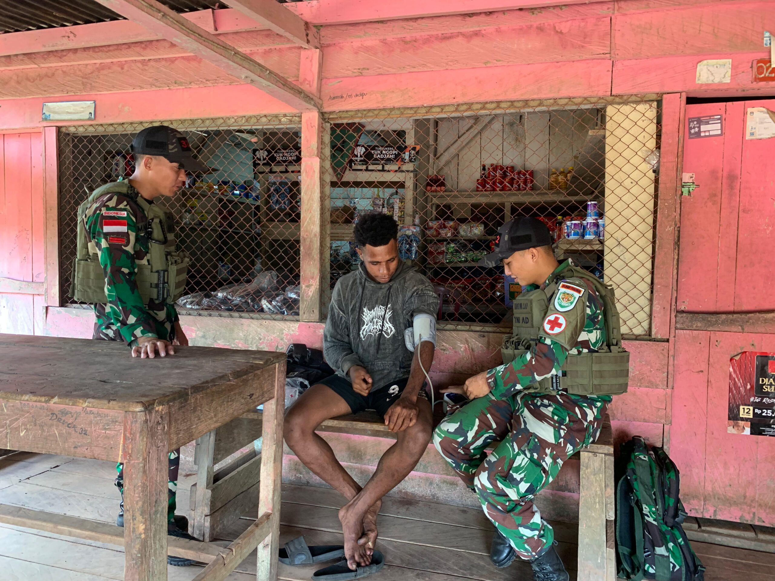 Demi Senyum Sehat Warga Perbatasan, Satgas 312/KH Turun Tangan