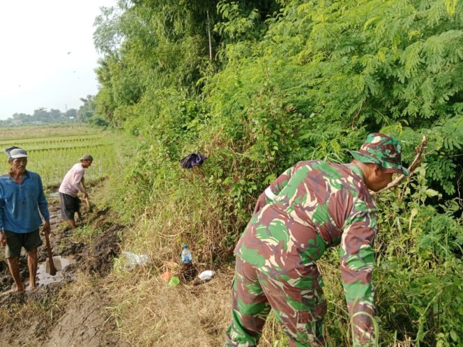 
					Kerja Bakti Koramil Wonomerto, Jalan Desa Jadi Lebih Bersih Indah