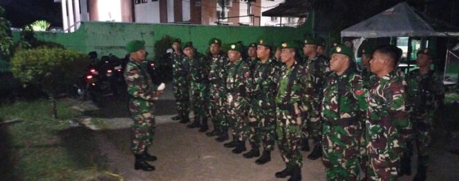 Tingkatkan Kewaspadaan, TNI Koramil 0820 Laksanakan Patroli Malam