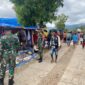 Satgas Pamtas Perkuat Keamanan di Pasar Tradisional Desa Naekake