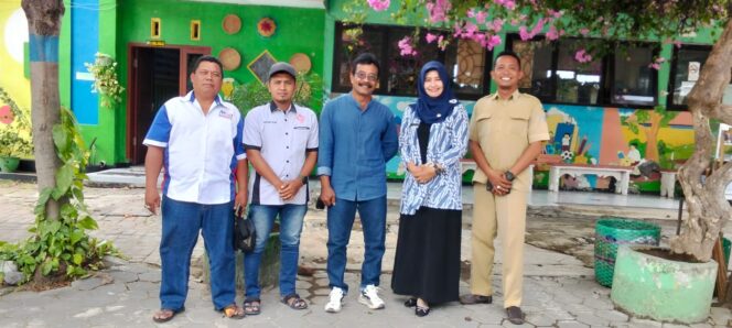 
					Ketua AWPR Hariadi Dorong Semangat Siswa Lewat Bantuan Sarana Olahraga Sekolah di Probolinggo 