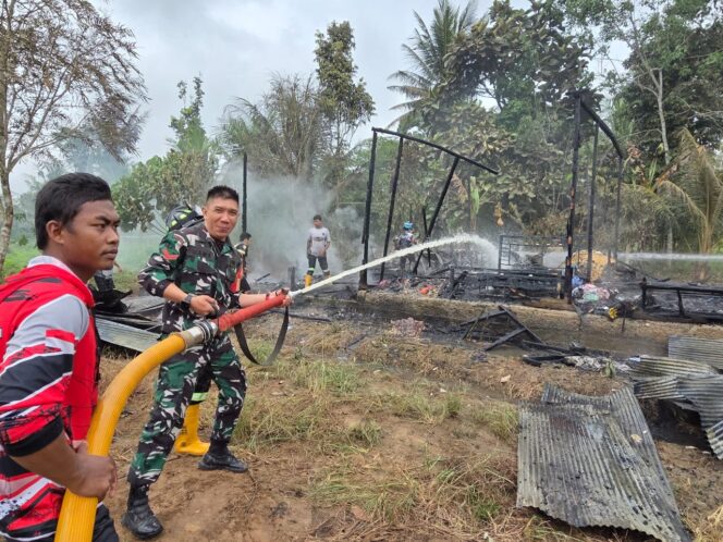 
					Rumah Warga di Batang Alai Selatan Terbakar, Diduga Akibat Korsleting Listrik