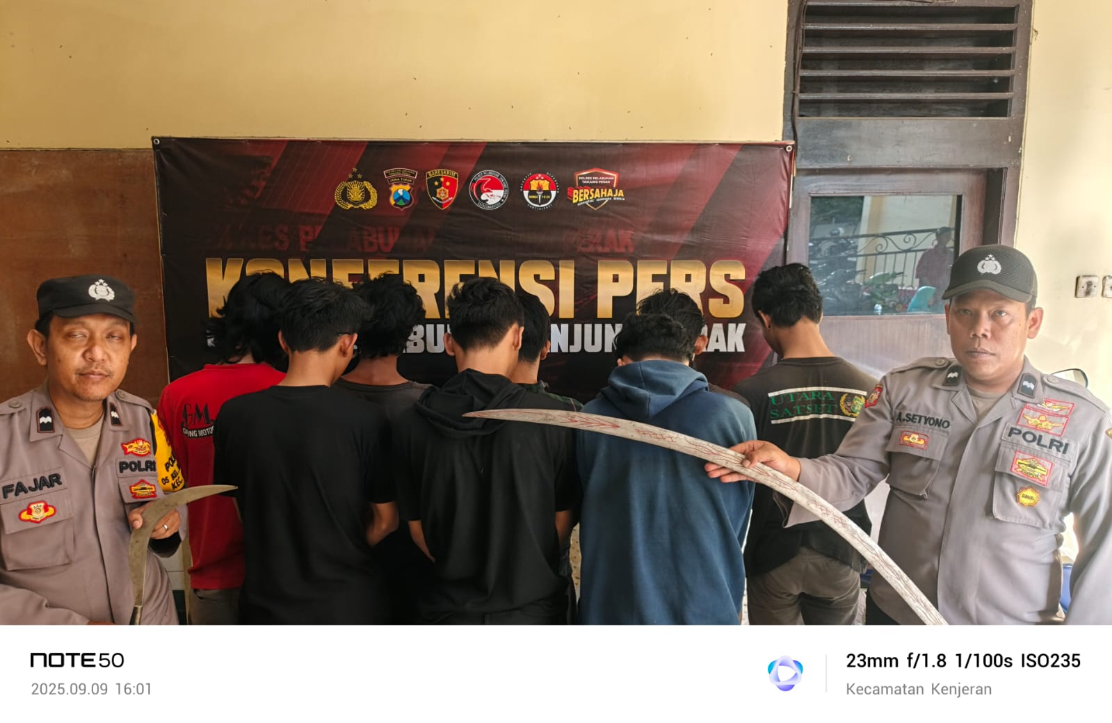 Polres Pelabuhan Tanjungperak Amankan Remaja Kelompok Gangster SSTB dan All Star Terlibat Bentrokan di Kalilom Lor Surabaya*