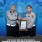 AKP Safiq Judhira Z. Dianugerahi Penghargaan Icell oleh Dirlantas Polda Jatim AKP Safiq Judhira Z. Dianugerahi Penghargaan Icell oleh Dirlantas Polda Jatim