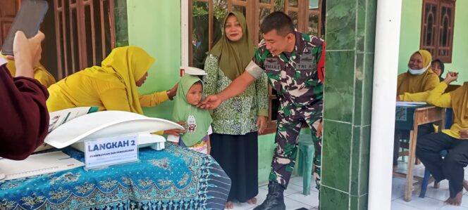 Posyandu Jadi Garda Terdepan Kesehatan Balita, TNI Leces Turun Langsung Dampingi Warga