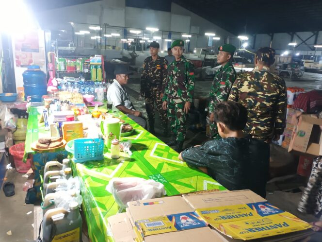 Wujudkan Keamanan Bersama, Patroli Gabungan TNI dan Banser Sisir Pasar-Pasar di Barabai