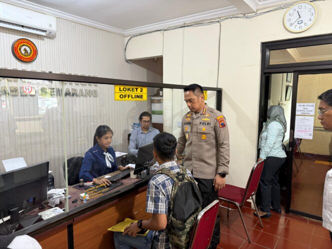 
					Kapolrestabes Semarang Tinjau Layanan SKCK, Pastikan Pelayanan Publik Optimal di Tengah Lonjakan Pemohon*