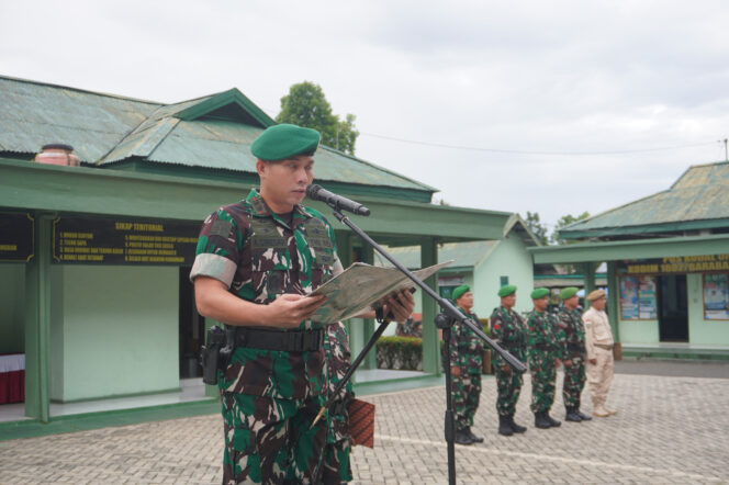 Kodim 1002/HST Laksanakan Upacara Bulanan, Prajurit Diminta Jadi Pelopor di Tengah Masyarakat