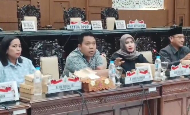 
					Video Ricuh!! Pernyataan Tegas LSM PASKAL: DPRD Kota Probolinggo Jangan Jadi “Gengster Politik”