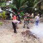 Jelang HUT TNI ke-80, TNI-Polri dan Warga Gelar Aksi Bersih Pantai Blado Trenggalek