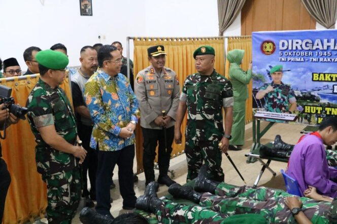 
					Peringati HUT ke-80 TNI, Kapolres Probolinggo Ikut Donor Darah di Kodim 0820