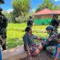 Pelayanan Kesehatan Door to Door Satgas Yonif 410/Alugoro