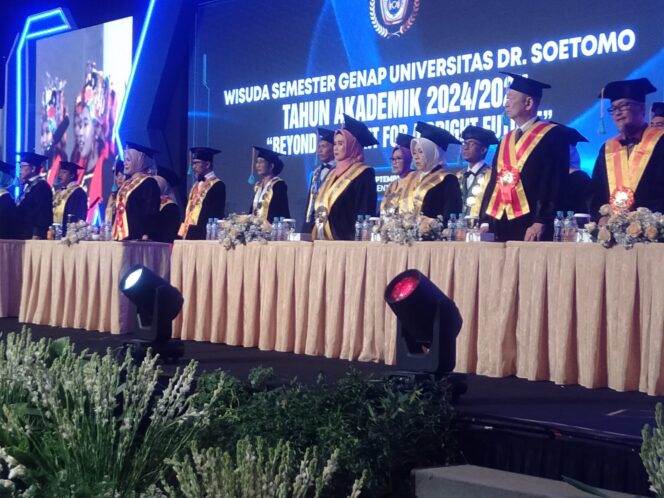 
					Semarak Universitas Dr.Soetomo Menggelar Prosesi Wisuda Semester Genap Tahun Akademik 2024/2025 “Beyond The Limit For Bright Future”.
