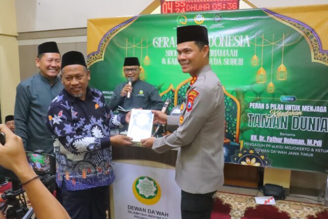 Kapolres Probolinggo Kota Ajak Masyarakat Jaga Kamtibmas Lewat Program Sholat Subuh Berjamaah