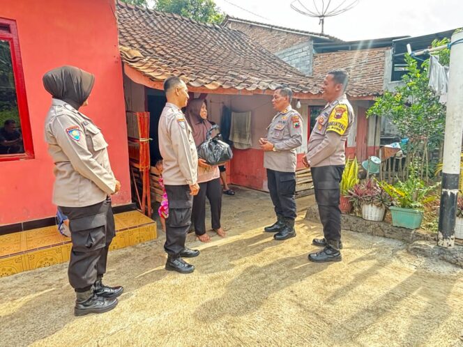 
					Polsek Sidorejo Gelar Bakti Sosial di Wilayah Kelurahan Bugel