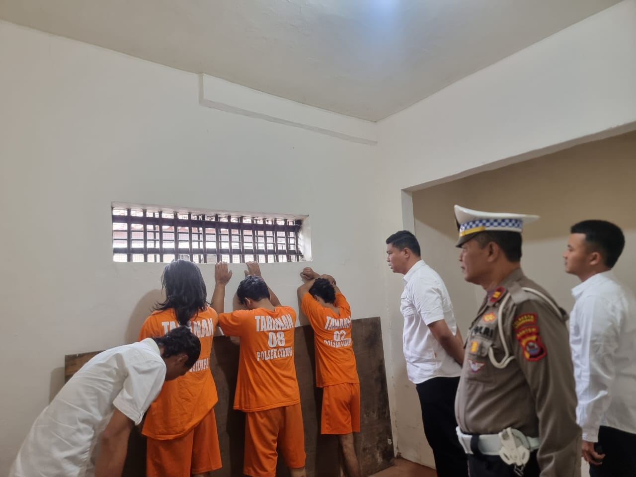 Polsek Cikupa Laksanakan Apel Pagi, Tekankan Pentingnya Tanggung Jawab Anggota