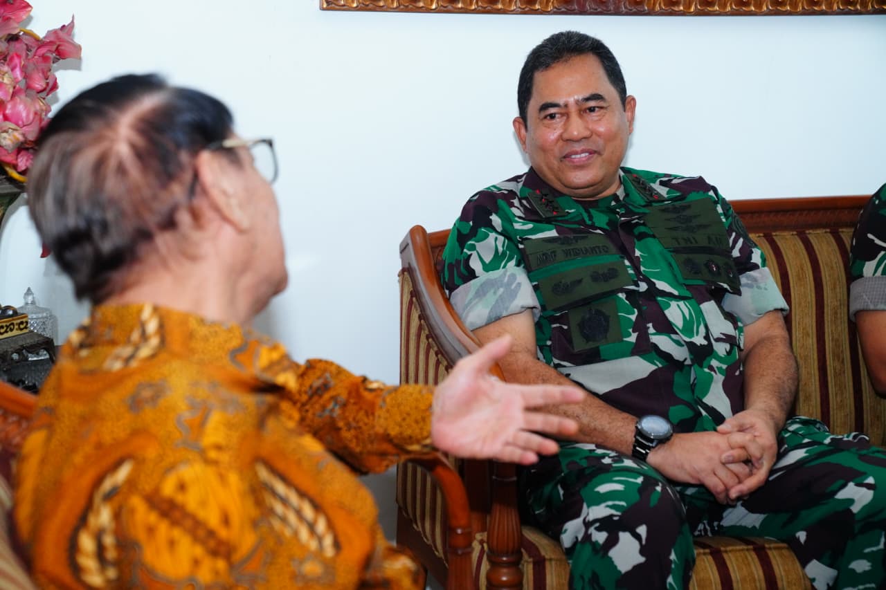 Dansesko TNI Anjangsana Dengan Mantan Panglima TNI Jenderal TNI (Purn) Endriartono Soetarto