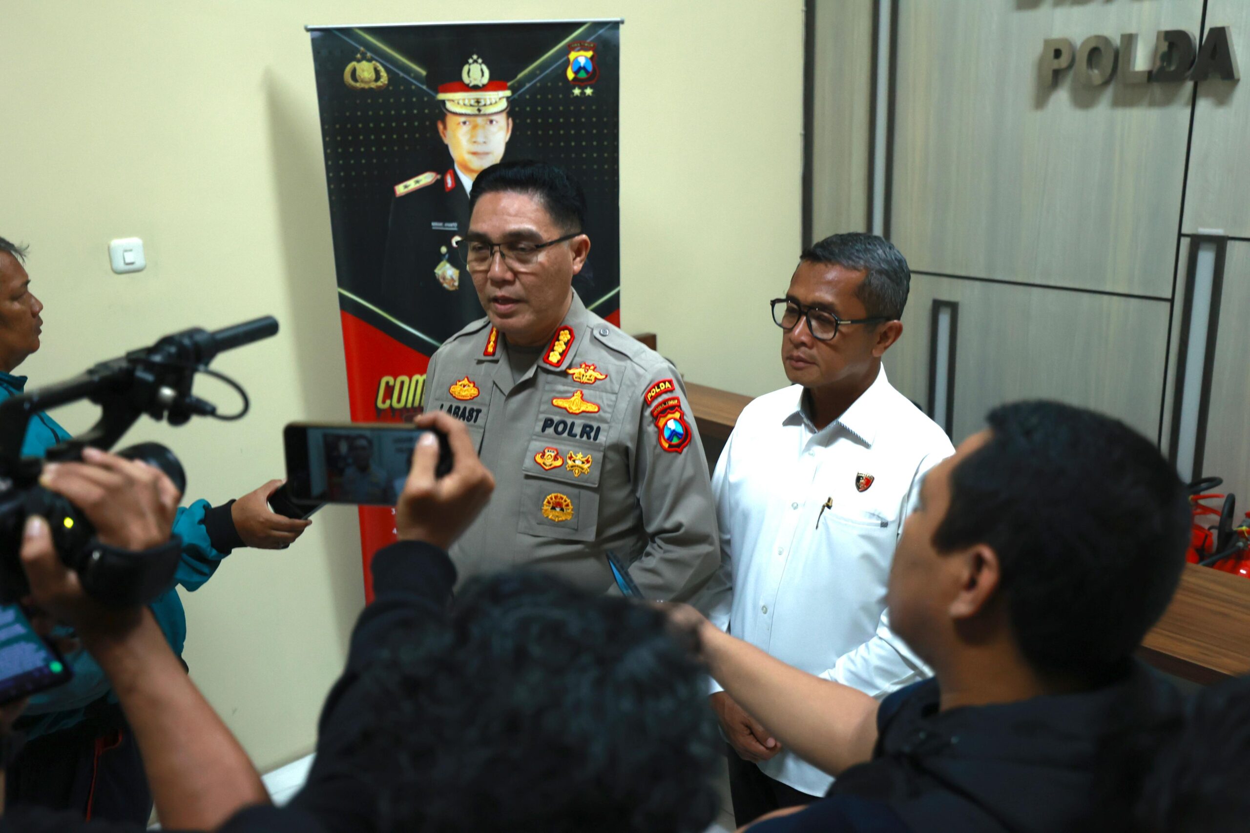DVI Polda Jatim Dirikan Posko Penanganan Korban Robohnya Bangunan Pondok Pesantren Al Khoziny*