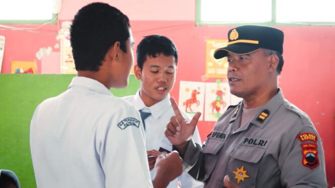 
Kisah Inspiratif Iptu Efendi Yulianto, Perwira Polri Merangkap Ketua Yayasan SLB di Kendal*
