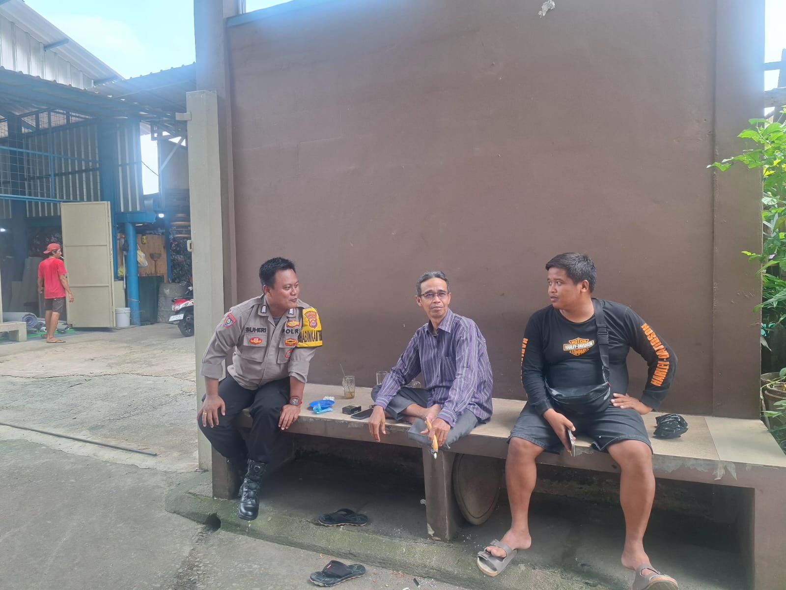 Bripka Suheri Wijaya Sambang Warga Talaga Cikupa