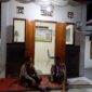 Malam Hari, Kanit Binmas Polsek Kenduruan Polres Tuban Ajak Warga Perkuat Satkamling