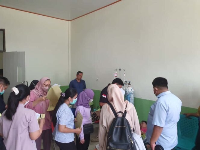 
Atasi Keterbatasan Tenaga Medis, TNI Terbangkan Tim Kesehatan ke Luwuk Banggai