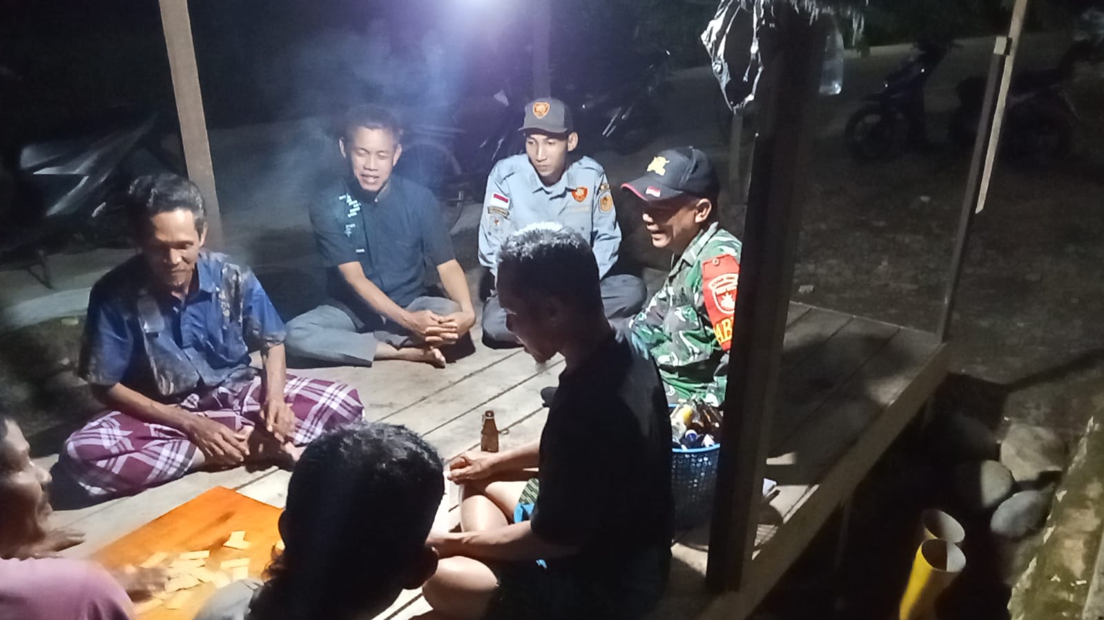 Babinsa Koramil 1002-05/Pandawan Dorong Warga Hidupkan Pos Kamling