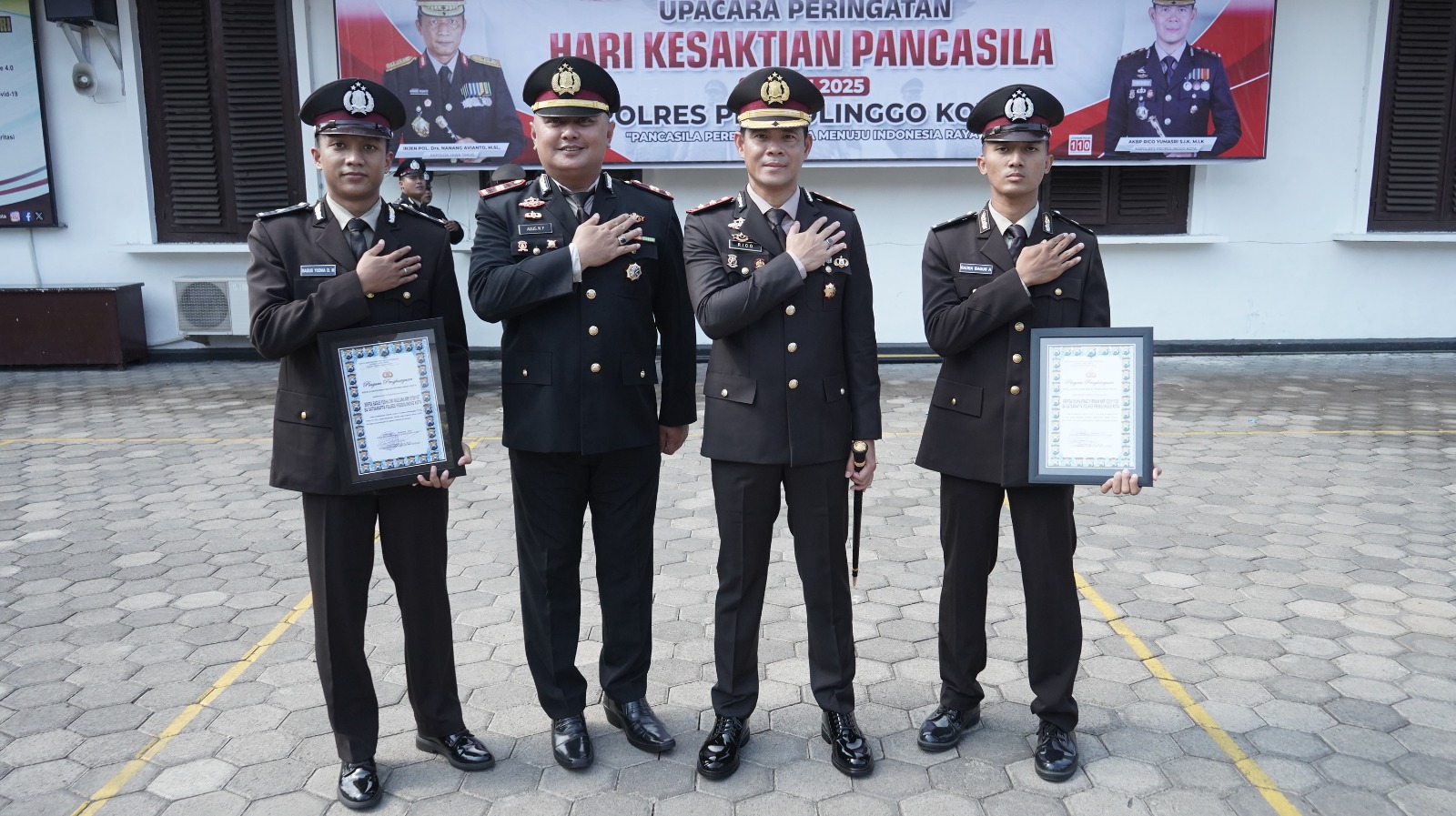 Peringati Hari Kesaktian Pancasila, Polres Probolinggo Kota Beri Penghargaan kepada 9 Anggota Berprestasi