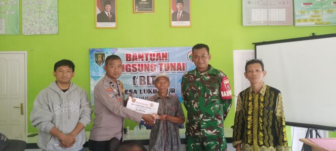 Babinsa Koramil 1008-04/Tanta Dampingi Penyaluran BLT di Desa Lok Bayur