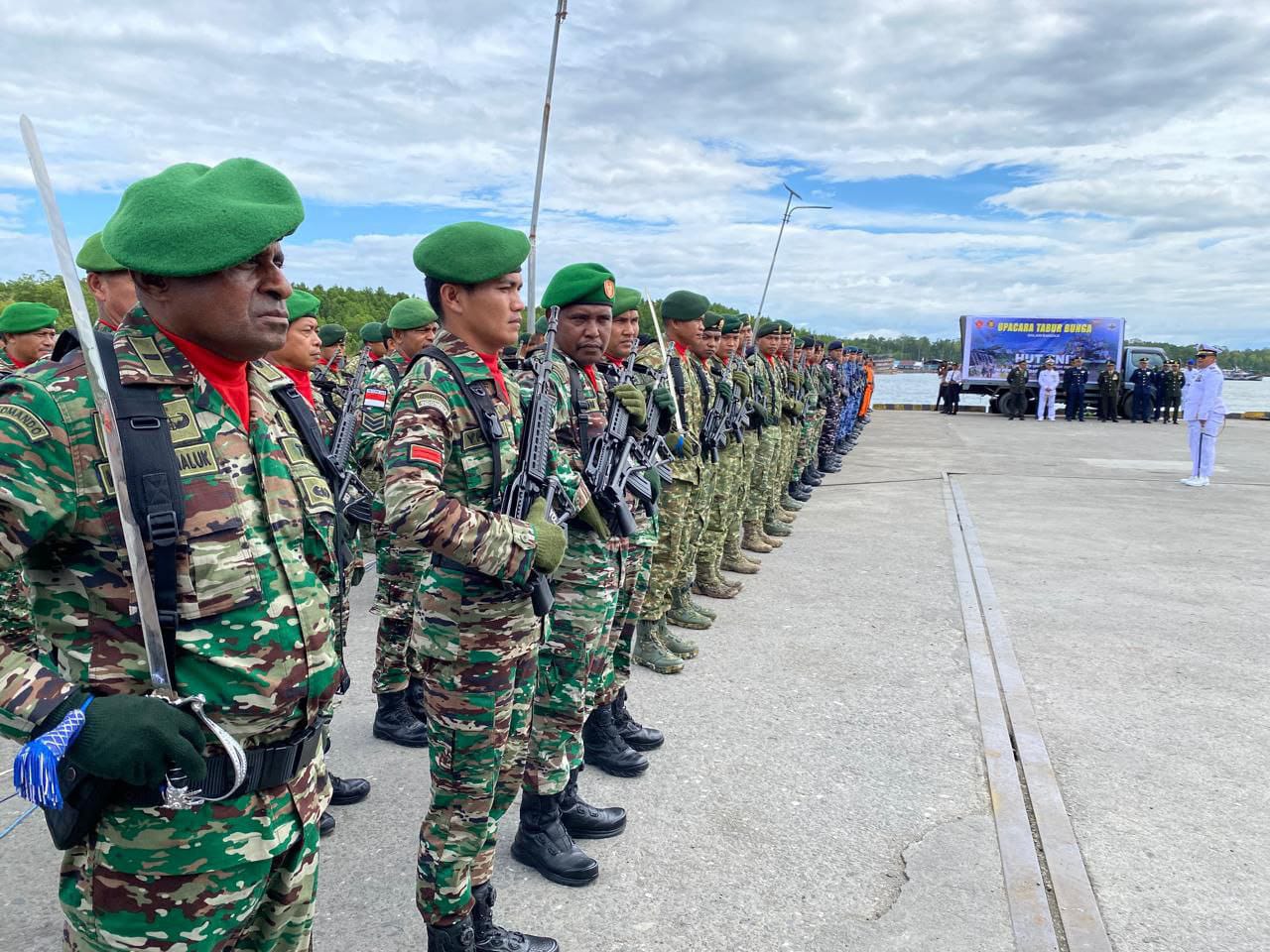 Kenang Jasa Para Pahlawan, Kodim 1710/Mimika Bersama Satuan TNI Di Mimika Gelar Upacara Tabur Bunga Dalam Rangka HUT Ke-80 TNI Tahun 2025