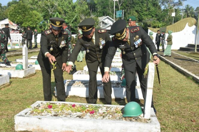 HUT ke-80 TNI, Kodim 1002/HST dan Yonif 621/Mtg Laksanakan Ziarah Daerah di Pagat