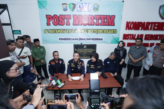 
Tim DVI Polda Jatim Berhasil Identifikasi 3 Jenazah Korban Robohnya Bangunan Ponpes Al-Khoziny*