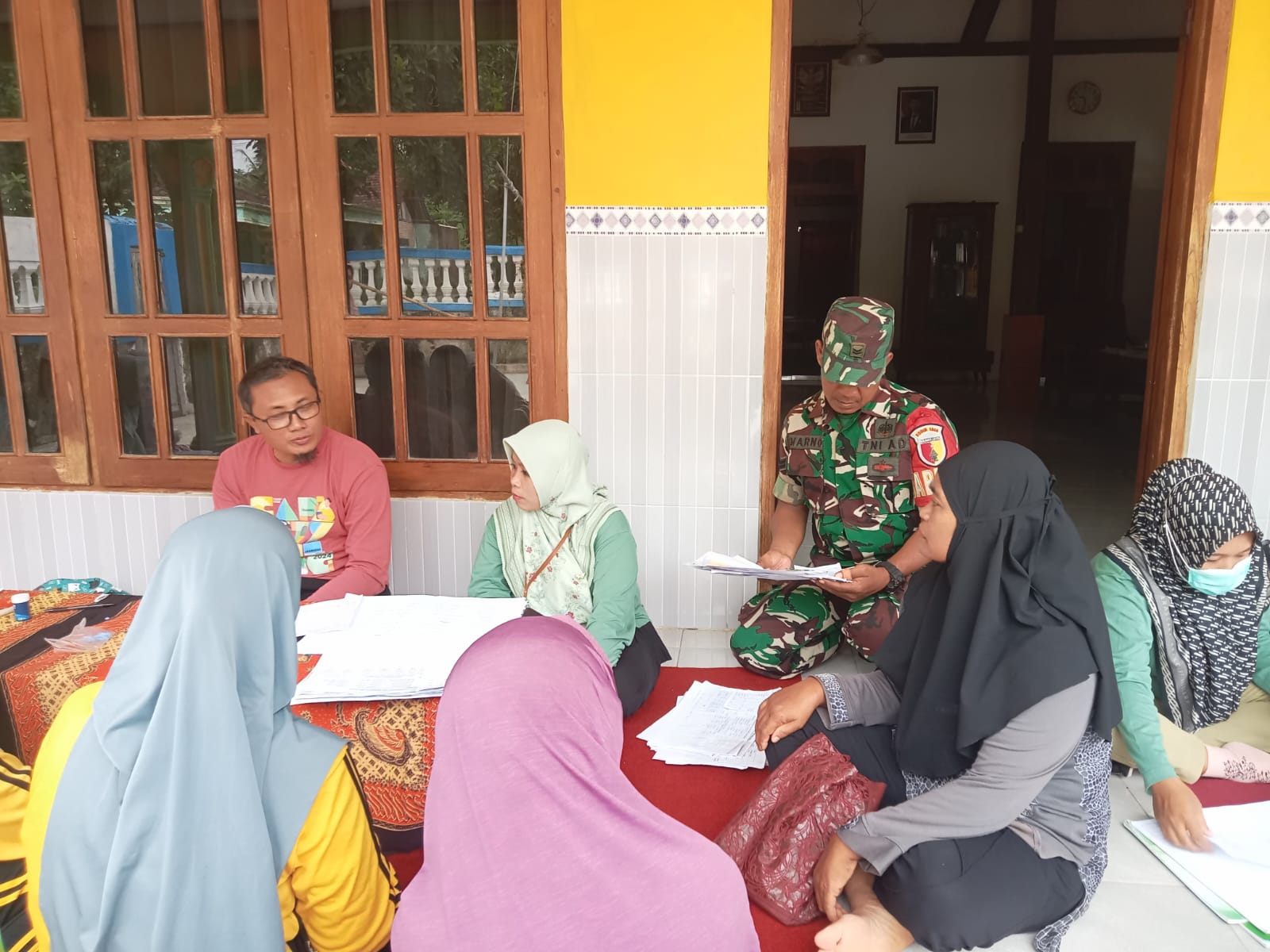 Babinsa Panggungasri Dampingi Kegiatan Posyandu, Wujud Kepedulian Terhadap Kesehatan Warga