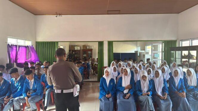 
					Geger di Sekolah! Polisi Datang Bukan untuk Menangkap, Tapi Mengajar!*
