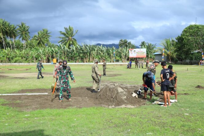 
					Menjelang TMMD ke-126, Lapangan Desa Wama Dirapikan untuk Upacara Pembukaan
