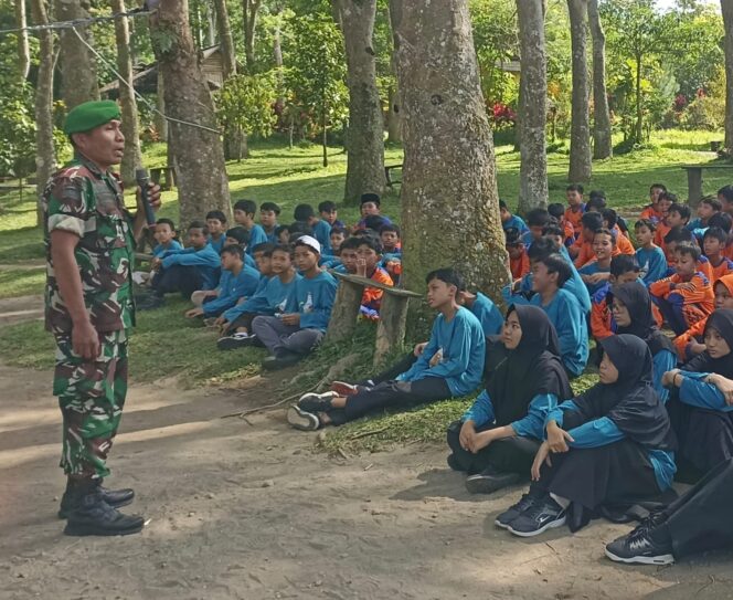 
					Serunya Bati Komsos Koramil Garum Dalam Materi Bela Negara Perkemahan SDIT Al Hikmah Blitar