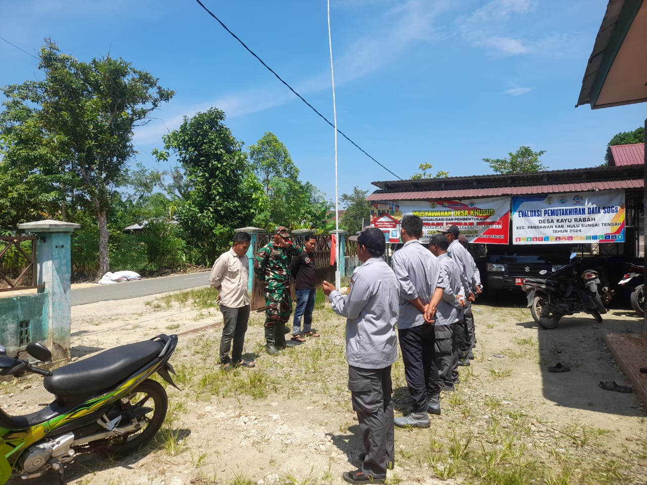 Wujudkan Desa Aman, Babinsa Pandawan Laksanakan Pembinaan Satlinmas