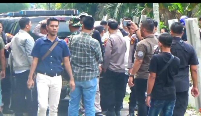 
					Bentrokan Berdarah di Medan Polonia, Diduga Akibat Penyerobotan Lahan: Preman Bayaran Bersenjata Diringkus Polisi