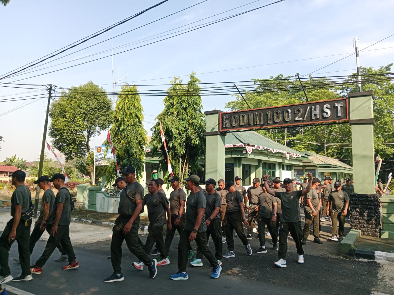 Jum'at Sehat, Anggota Kodim 1002/HST Jalan Santai Keliling Kota Barabai