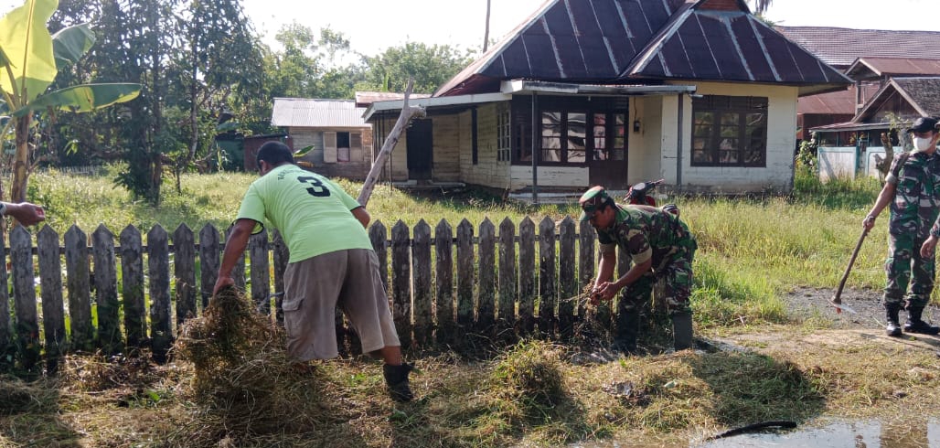 Koramil 1002-03/Haruyan Gencarkan Aksi Peduli Lingkungan Bersama Masyarakat