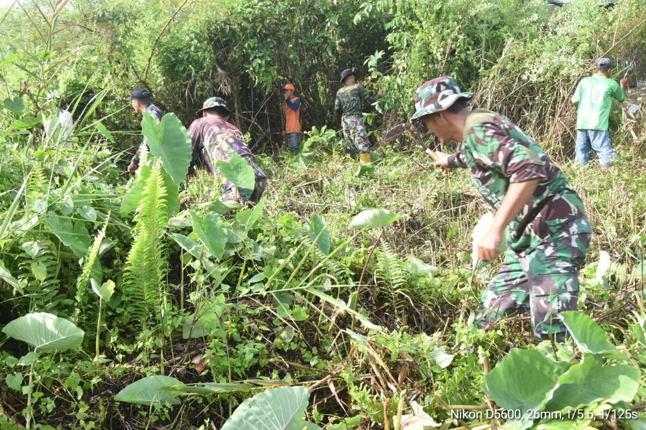 Kodim 1002/HST Dukung Pembangunan Koperasi Merah Putih Desa Melalui Kegiatan Gotong Royong