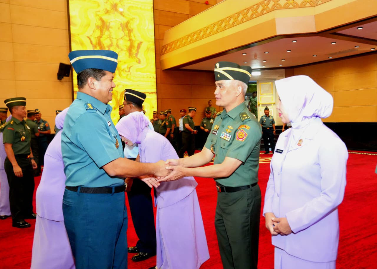 Sertijab Tiga Kabalakpus TNI, Panglima TNI Dorong Regenerasi dan Peningkatan Kinerja Organisasi