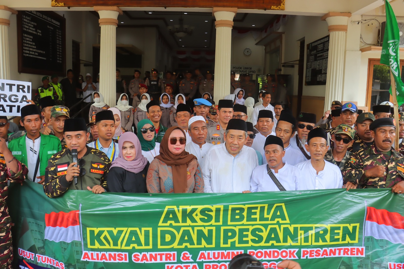 Kapolres Probolinggo Kota Apresiasi Aksi Damai Bela Ulama: “Santun dan Beradab” Kapolres Probolinggo Kota Apresiasi Aksi Damai Bela Ulama: “Santun dan Beradab”