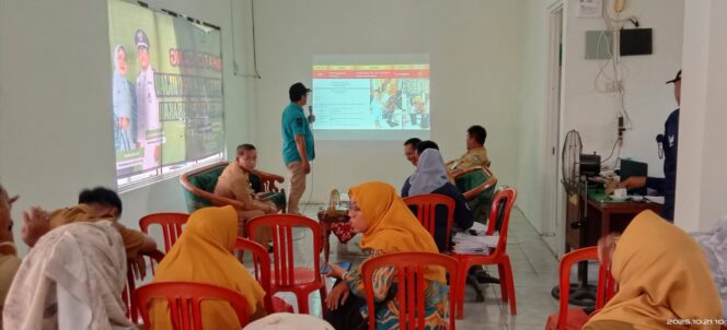 
Pemerintah Kecamatan Pajarakan Kawal Ketat Pembangunan Jalan dan TPT Desa Karanggeger