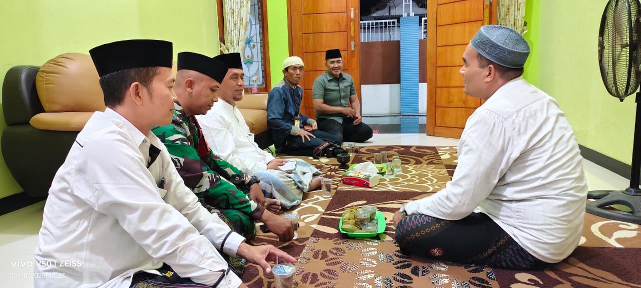 Sertu Didik S. Ajak Warga Karangbong Bersatu Jaga Ketertiban Wilayah Sertu Didik S. Ajak Warga Karangbong Bersatu Jaga Ketertiban Wilayah