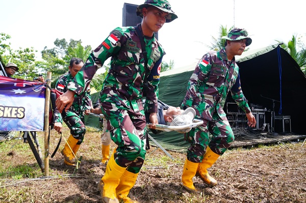 TNI dan ADF Laksanakan Simulasi Evakuasi Warga Terdampak Bencana Dalam FTX Bhakti Kanyini Ausindo 2025 TNI dan ADF Laksanakan Simulasi Evakuasi Warga Terdampak Bencana Dalam FTX Bhakti Kanyini Ausindo 2025