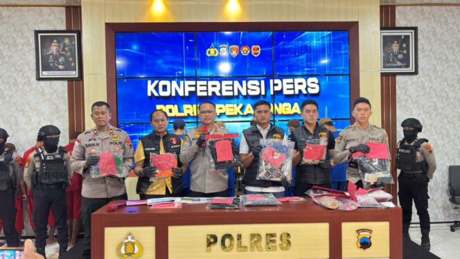 
					Viral Curanmor Terungkap, Kapolres Pekalongan Langsung Serahkan Motor ke Korban